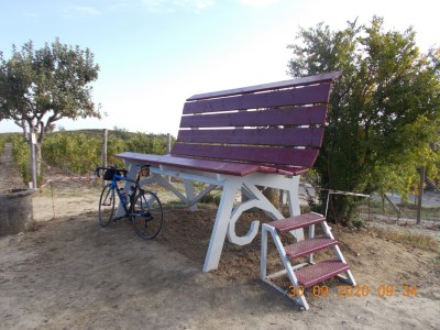 Big Bench 104 Ricaldone Bordeaux su Bianco